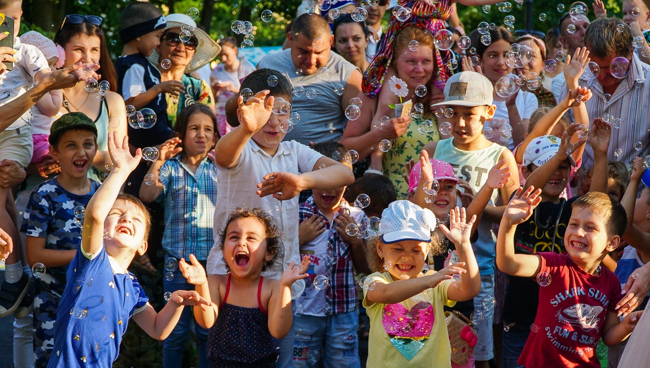 Астрахань день детей. С днем защиты детей. День защиты детей в Астрахани. 1 Июня день защиты детей. Культурные дети.