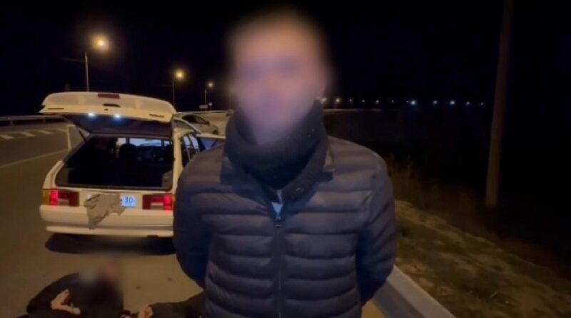 Астраханские полицейские поймали трех наркокурьеров