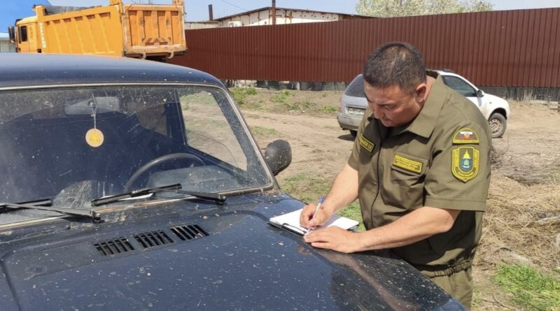 В Астрахани выявили два грузовика с загрязняющими землю отходами