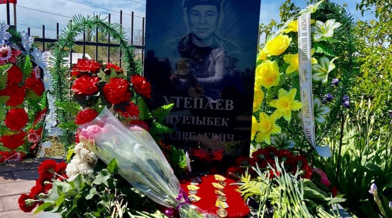 В Астраханской области открыли мемориальную плиту погибшему бойцу СВО