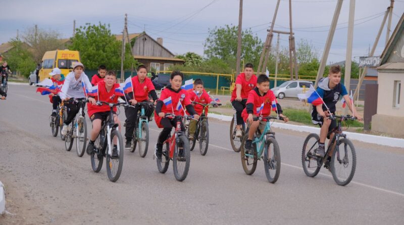 Астраханцы из Приволжского района приняли участие в майском велопараде